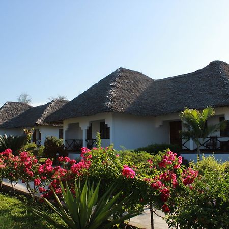 African Sun Sand Sea Beach Resort & Spa Bwejuu Kültér fotó