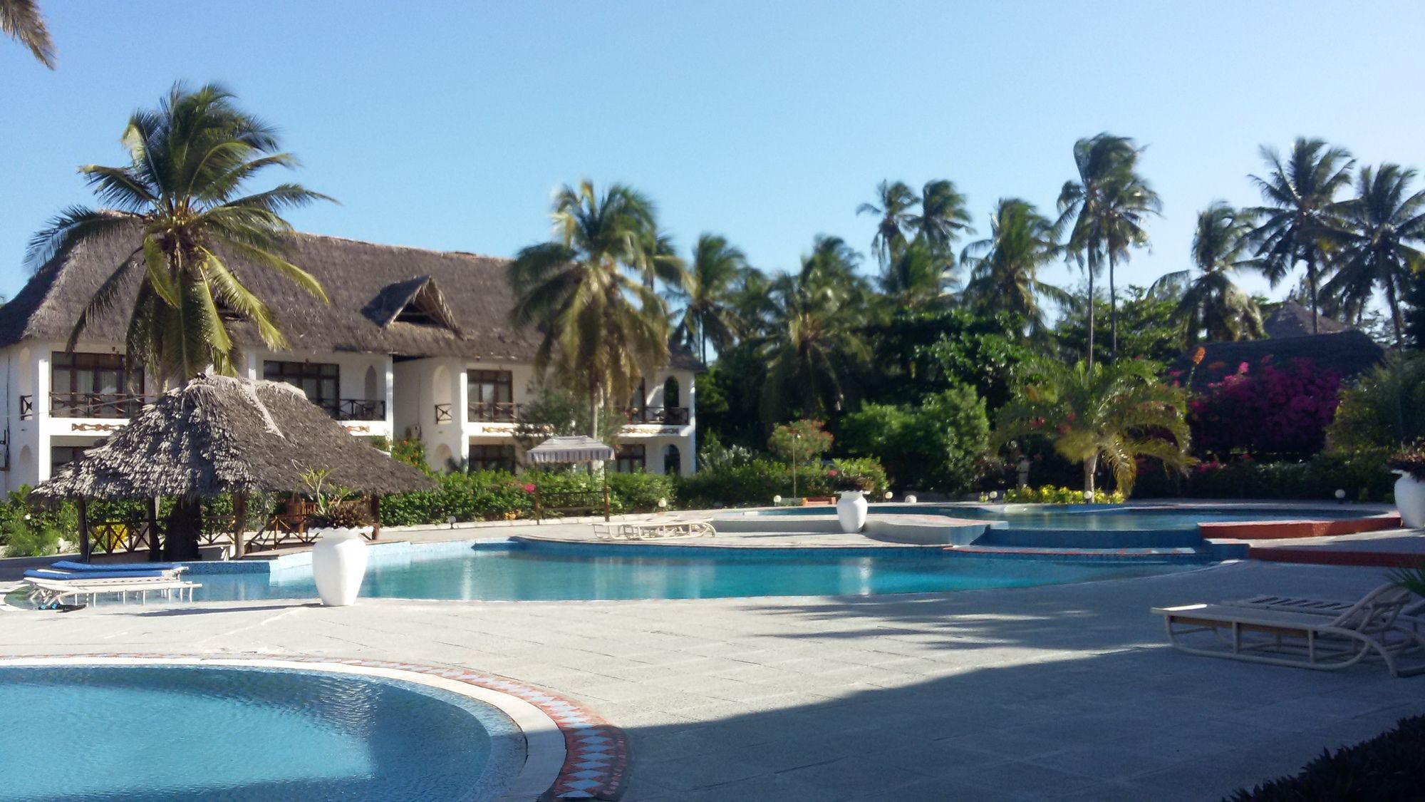 African Sun Sand Sea Beach Resort & Spa Bwejuu Kültér fotó