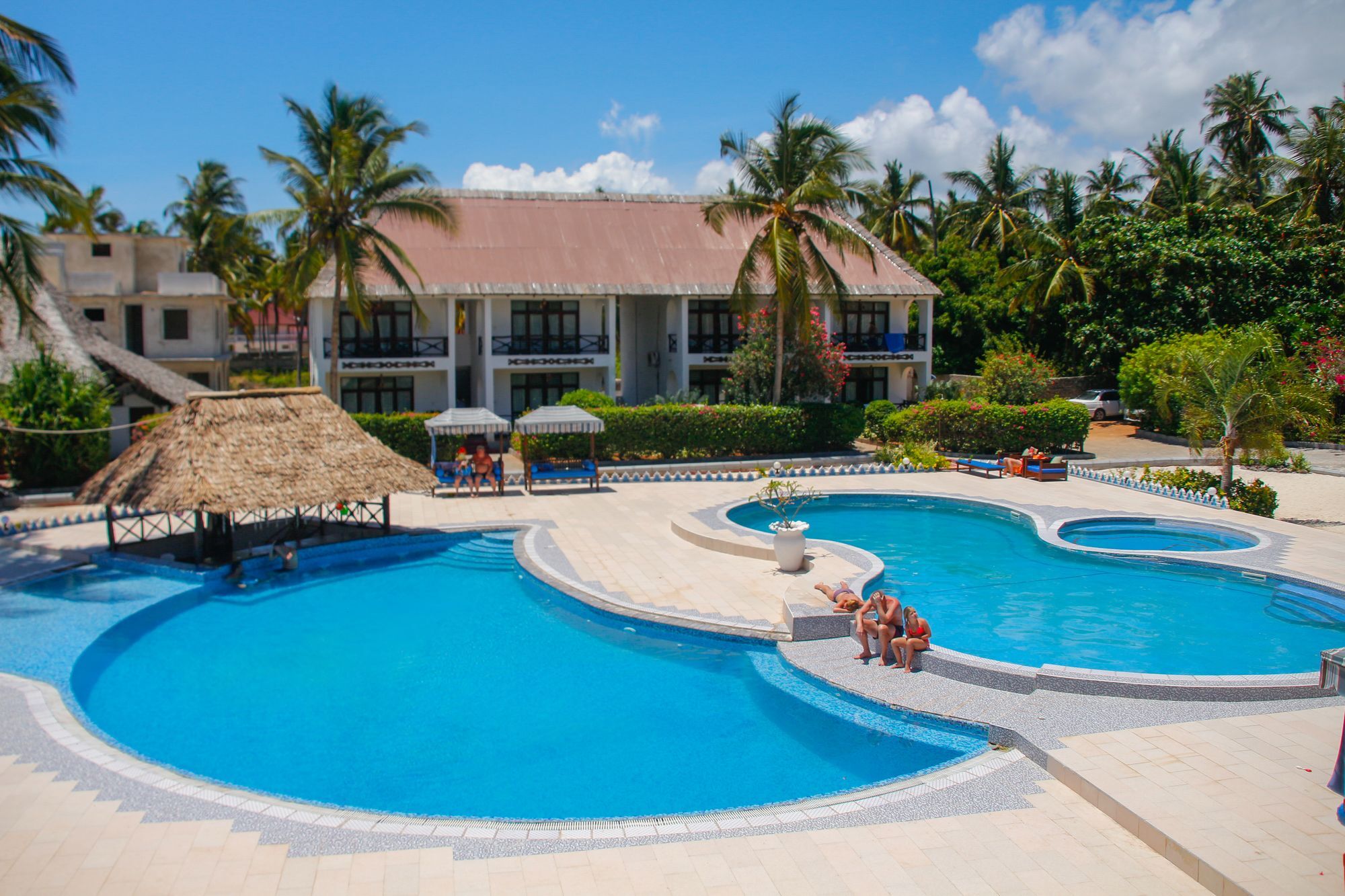 African Sun Sand Sea Beach Resort & Spa Bwejuu Kültér fotó