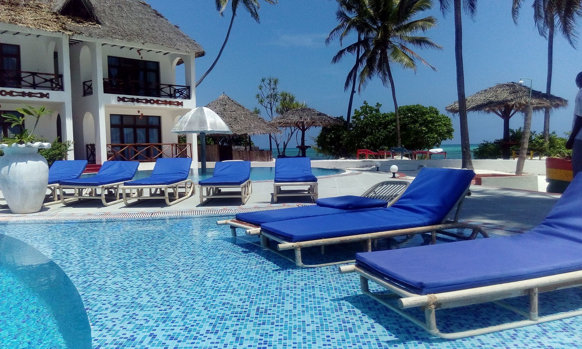 African Sun Sand Sea Beach Resort & Spa Bwejuu Kültér fotó