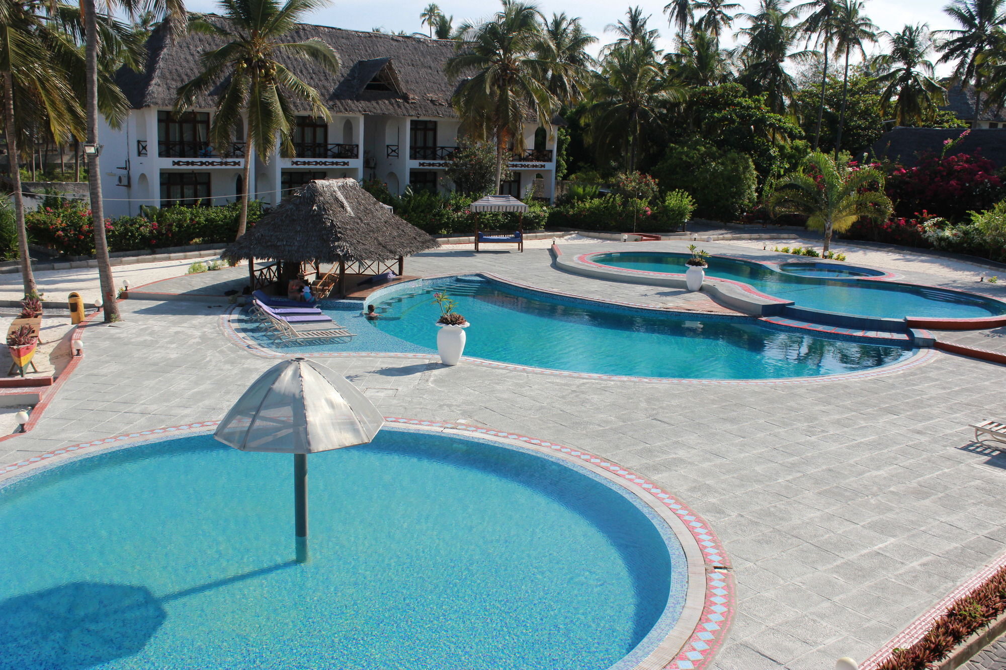 African Sun Sand Sea Beach Resort & Spa Bwejuu Kültér fotó